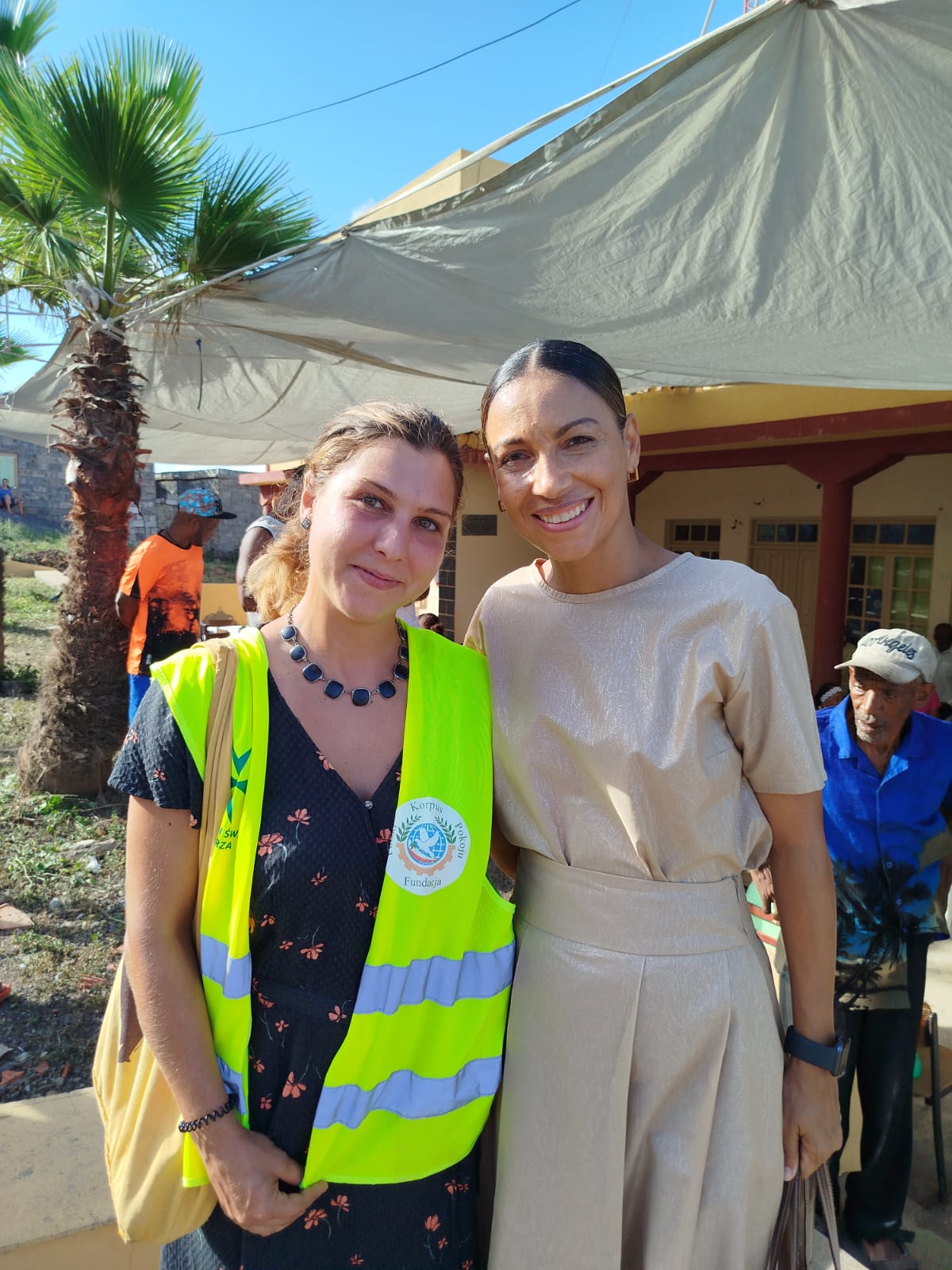 Amelia R. Manuet. wraz z pierwszą damą Cabo Verde, Deborą Carvalho.